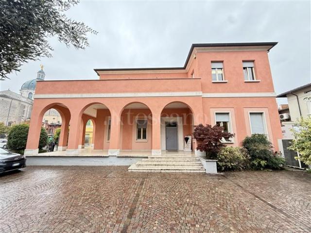 Villa Indipendente in vendita a Montichiari, Lombardia