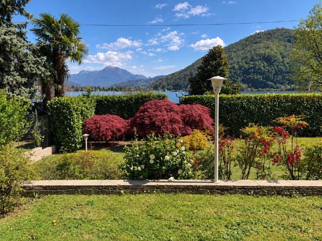 Villa Indipendente in vendita a Ponte Tresa, Lavena Ponte Tresa
