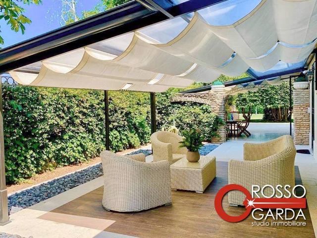 Villa Indipendente in vendita a Desenzano Del Garda, Lombardia