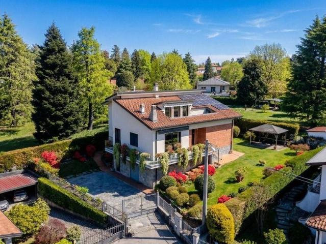 Villa Indipendente in vendita a Pineta, Tradate