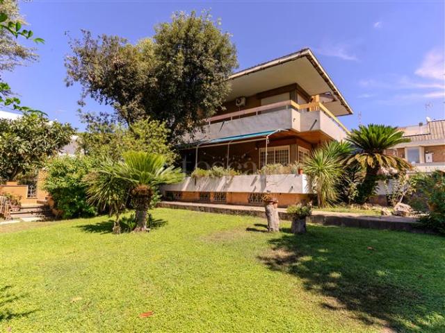 Villa Indipendente in vendita a Fregene, Roma Capitale