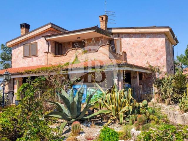 Villa Indipendente in vendita a Campello Sul Clitunno, Umbria