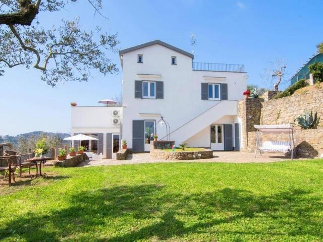 Villa Indipendente in vendita a Massa Lubrense, Campania