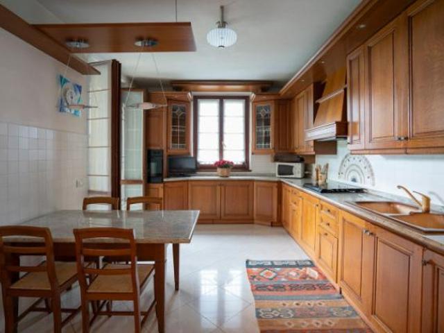 Villa Indipendente in vendita a Usmate Velate, Lombardia