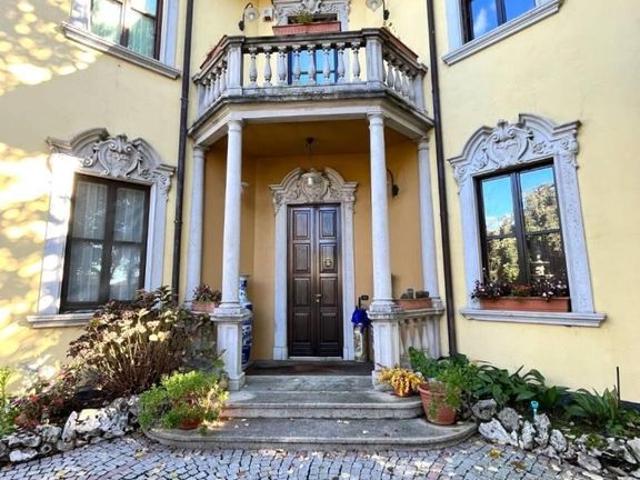 Villa Indipendente in vendita a Merate, Lombardia