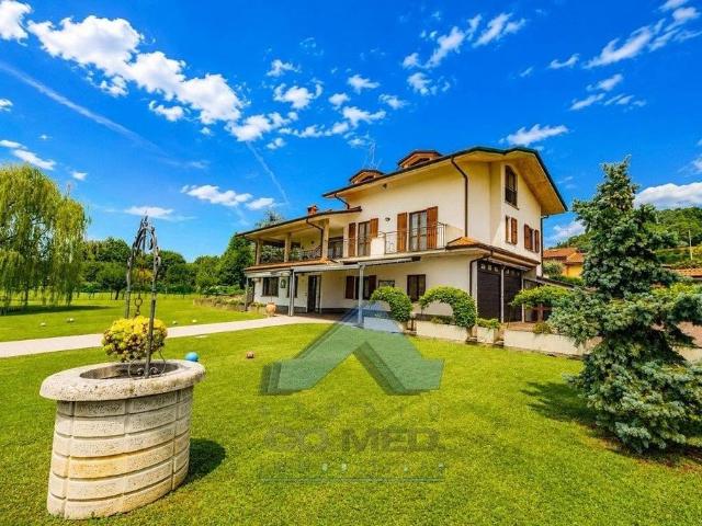 Villa Indipendente in vendita a Scanzorosciate, Lombardia