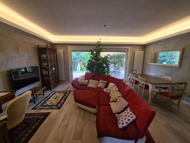Villa Indipendente in vendita a San Martino Siccomario, Lombardia
