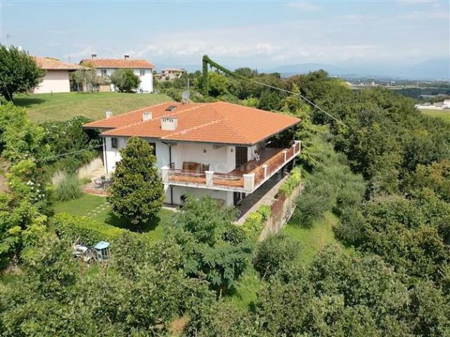 Villa Indipendente in vendita a Lonato, Lombardia