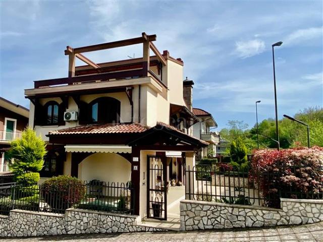 Villa Indipendente in vendita a Pratola Serra, Campania