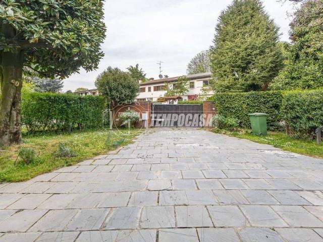 Villa Indipendente in vendita a Cassina De' Pecchi, Lombardia
