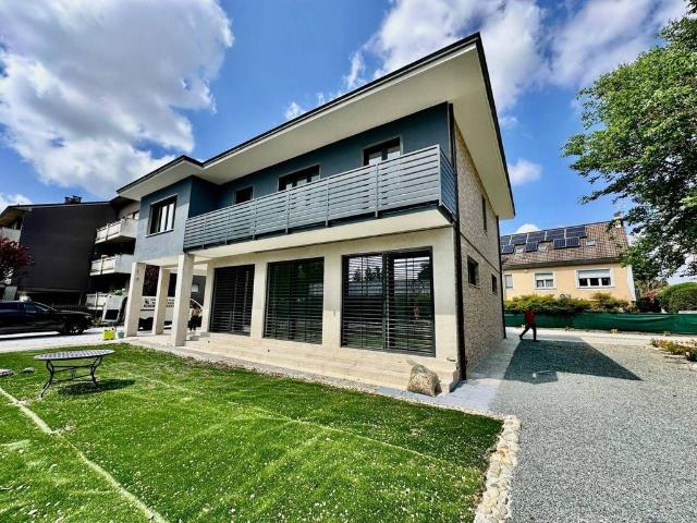 Villa Indipendente in vendita a Peschiera Borromeo, Lombardia