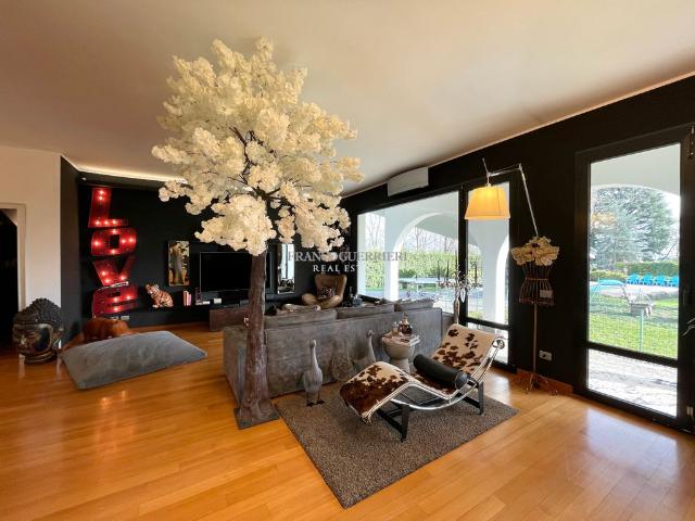 Villa Indipendente in vendita a Campofiorenzo, Casatenovo