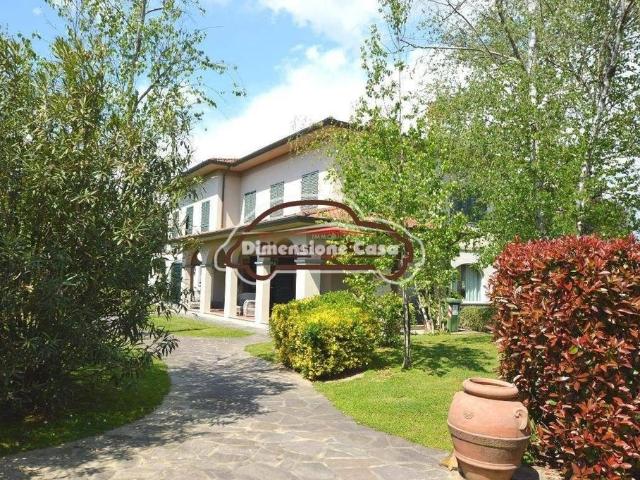 Villa Indipendente in vendita a Capannori, Toscana