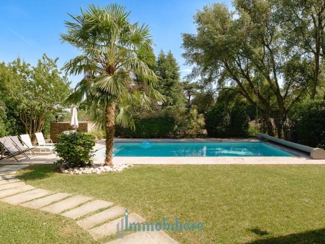 Villa Indipendente in vendita a Meda, Lombardia