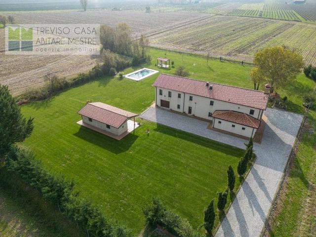 Villa Indipendente in vendita a Chiarano, Veneto