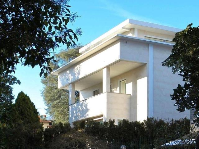 Villa Indipendente in vendita a Biumo Superiore, Varese