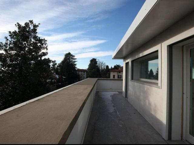 Villa Indipendente in vendita a Biumo Superiore, Varese