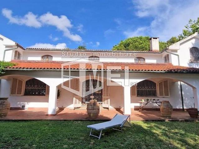 Villa Indipendente in vendita a Livorno, Toscana
