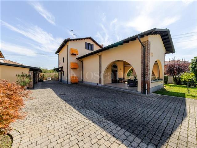 Villa Indipendente in vendita a Cascina Santa Maria Fenino, Cusago