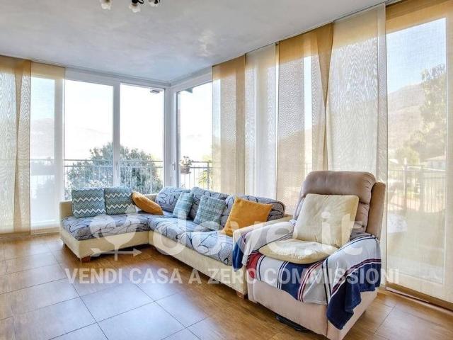 Villa Indipendente in vendita a Comunità Montana Valli del Verbano, Maccagno