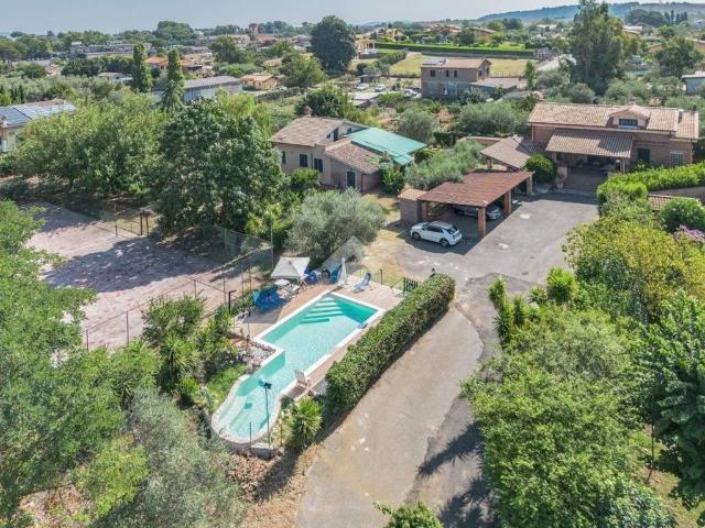 Villa Indipendente in vendita a Vigna di Valle, Bracciano