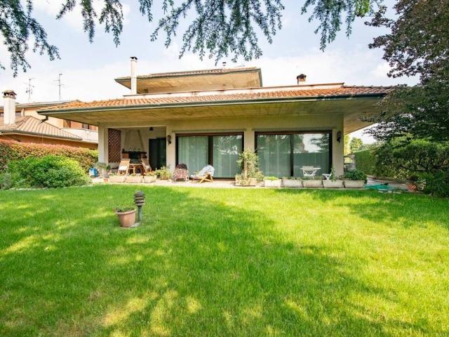 Villa Indipendente in vendita a Bettola di Pozzo d'Adda, Pozzo D'adda