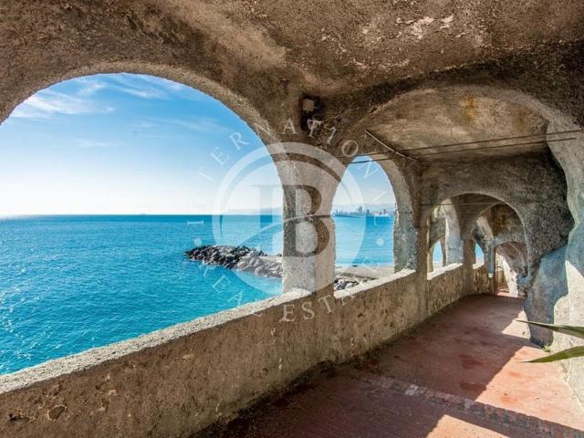 Villa Indipendente in vendita a Luceto, Albisola Superiore