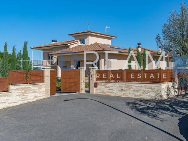 Villa Indipendente in vendita a Foiano Della Chiana, Toscana