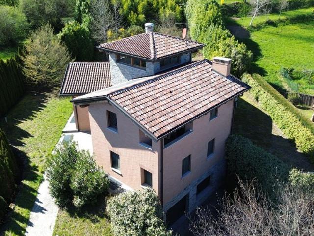 Villa Indipendente in vendita a Sartirana, Merate