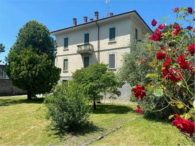 Villa Indipendente in vendita a Albese con Cassano, Albese
