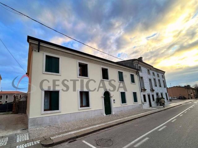 Villa Indipendente in vendita a Montebello Vicentino, Veneto