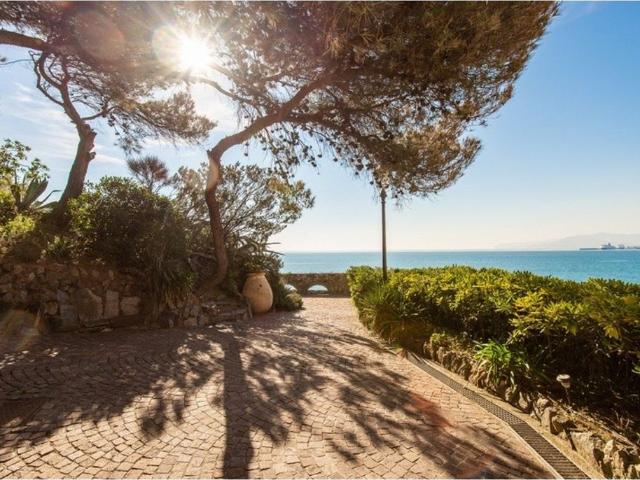 Villa Indipendente in vendita a Capo Torre, Albisola Superiore