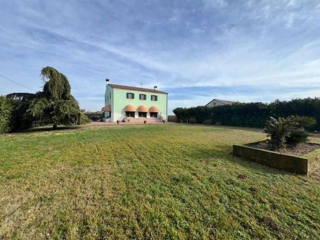 Villa Indipendente in vendita a Frassinelle Polesine, Veneto
