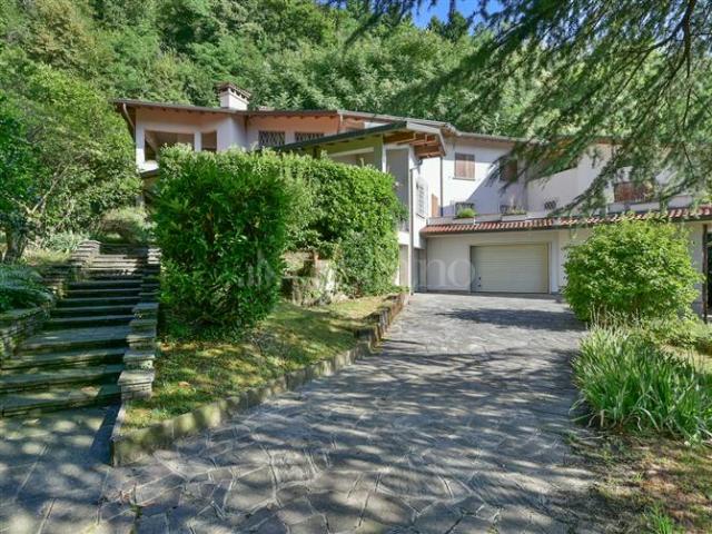 Villa Indipendente in vendita a Crevenna, Erba