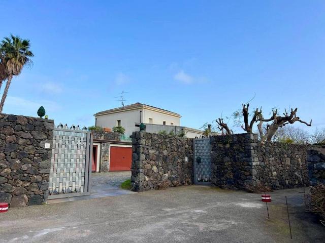 Villa Indipendente in vendita a Loreto, Acireale