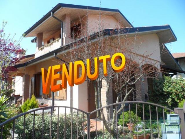 Villa Indipendente in vendita a Busnago, Lombardia