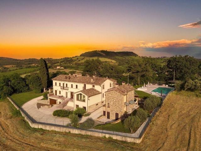 Villa Indipendente in vendita a Caldarola, Macerata