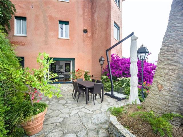 Villa Indipendente in vendita a San Lorenzo Della Costa, Liguria
