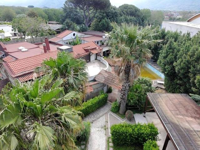 Villa Indipendente in vendita a Santa Maria A Vico, Campania