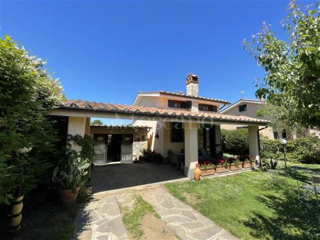 Villa Indipendente in vendita a Trevignano Romano