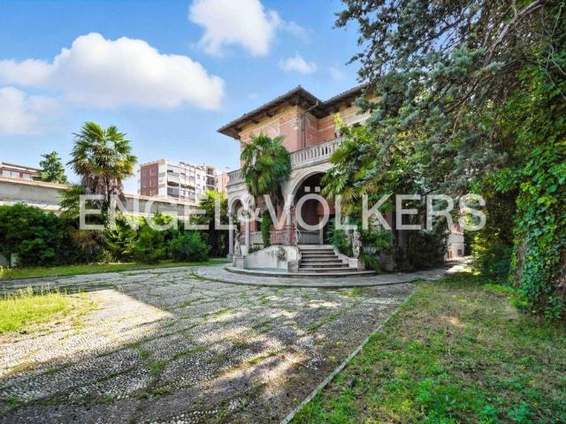 Villa Indipendente in vendita a Centro, Gallarate