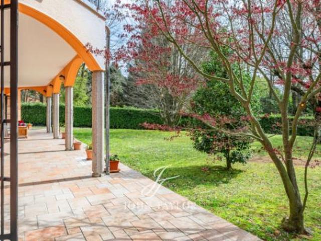 Villa Indipendente in vendita a Carimate, Como