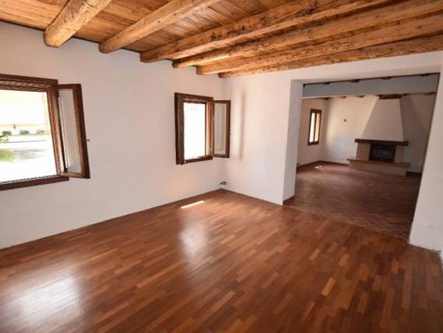 Villa Indipendente in vendita a Volpago Del Montello, Veneto