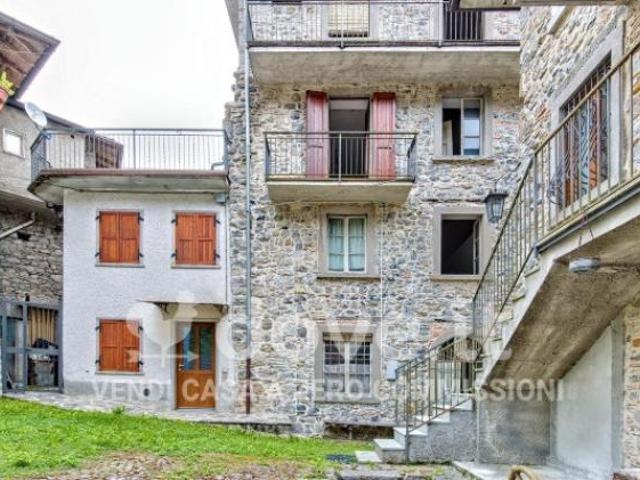 Villa Indipendente in vendita a Locatello, Lombardia