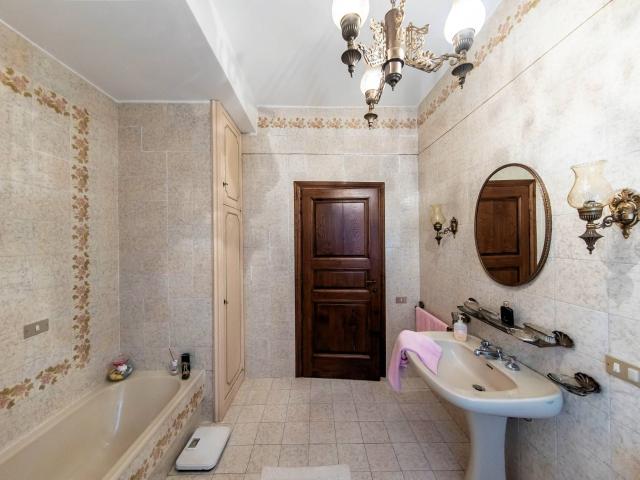 Villa Indipendente in vendita a Uzzano E Castello, Pistoia