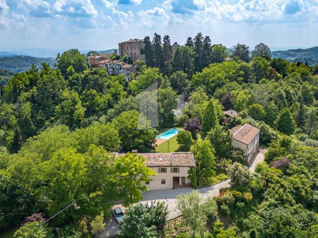Casa in vendita a Cento, Roncofreddo