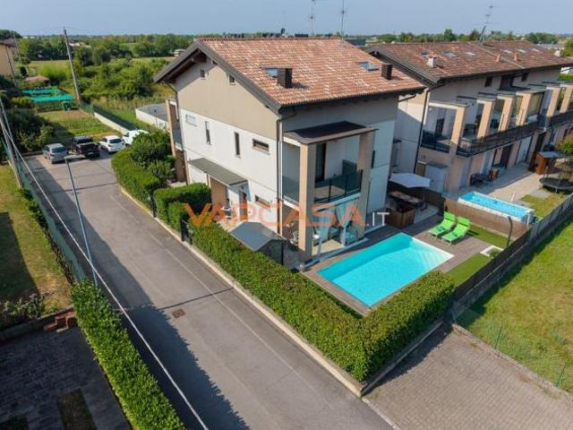Villa Indipendente in vendita a Mornico Al Serio, Lombardia