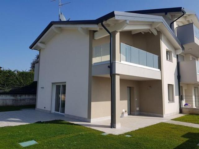 Villa Indipendente in vendita a Cassano D'adda, Lombardia
