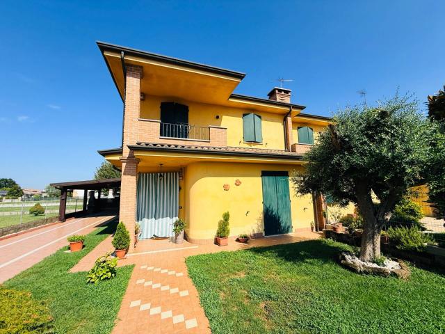Villa Indipendente in vendita a Borgo Mantovano, Villa Poma
