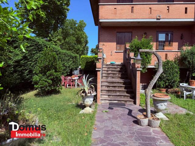 Villa Indipendente in vendita a Ferrara, Reggio Emilia